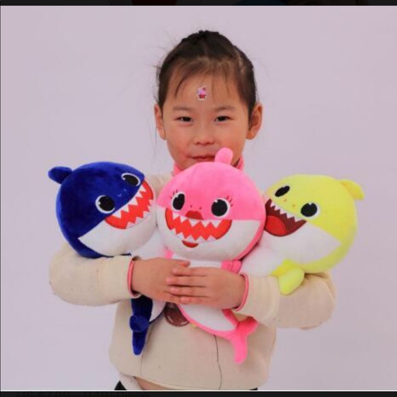 Baby shark led plush singing - Picture 6 of 8